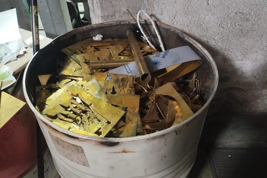 Piezas y recortes de latón recogidos por MetalRenova